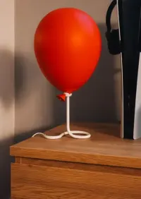 Lampa dekoracyjna stojąca balonik USB z filmu "TO" — ujęcie 2