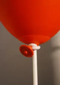 Lampa dekoracyjna stojąca balonik USB z filmu "TO" — ujęcie 4