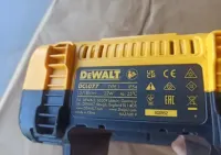 Lampa halogen Led DeWalt DCL077 ładny stan — ujęcie 3