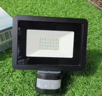 Lampa halogenowa LED reflektor zewnętrznny — ujęcie 3