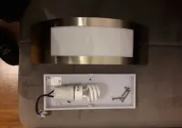 lampa kinkiet z żarówką — ujęcie 2