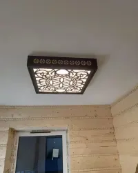 Lampa LED w stylu góralskim – ciepłe światło 4000K, idealne do drewna — ujęcie 3