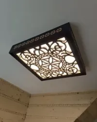 Lampa LED w stylu góralskim – ciepłe światło 4000K, idealne do drewna — ujęcie 4