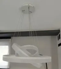 Lampa ledowa okręgi nowoczesny styl — ujęcie 2