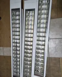 Lampa oprawa rastrowa  ze  świetlówkami  - 5 szt — ujęcie 4