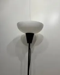 Lampa podłogowa Ikea — ujęcie 2