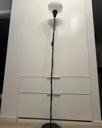 Lampa podłogowa Ikea — ujęcie 3