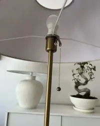 Lampa podłogowa stojąca złota — ujęcie 4