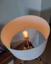 Lampa podłogowa trójnóg drewniany elegancka ponadczasowa LOFT stylowa — ujęcie 2