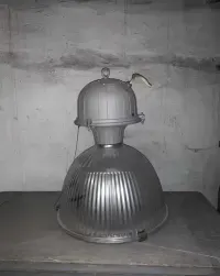 Lampa przemysłowa, industrial — ujęcie 2