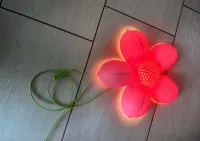 Lampa ścienna różowy kwiatek — ujęcie 2
