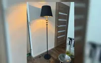 Lampa stojąca czarno-złota 167 cm, E27, włącznik nożny — ujęcie 3