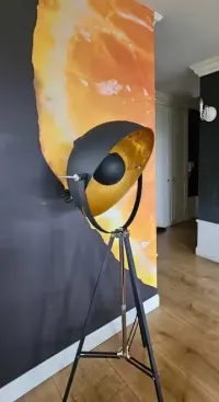 Lampa stojąca czarno-złota — ujęcie 5