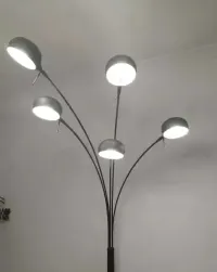 Lampa stojąca duża czarna — ujęcie 2