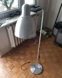 Lampa stojąca jak na zdjęciach. — ujęcie 5
