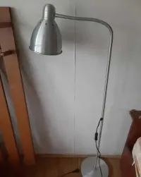 Lampa stojąca jak na zdjęciach. — ujęcie 2