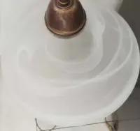 lampa stojąca na komodę — ujęcie 4