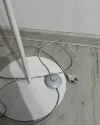 Lampa stojąca podłogowa biała — ujęcie 2