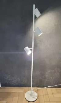 Lampa stojąca podłogowa IKEA NYMANE - komplet, prawie nowa. — ujęcie 3