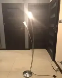 Lampa stojąca z dwoma kloszami — ujęcie 5