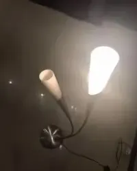 Lampa stojąca z dwoma kloszami — ujęcie 2