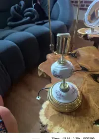 Lampa stołowa w stylu Tiffany — ujęcie 3