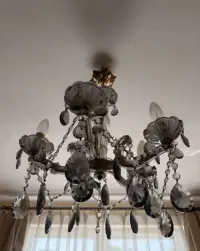Lampa stylowa, kryształy — ujęcie 2