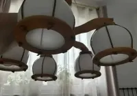Lampa sufitowa drewniana - żyrandol — ujęcie 3