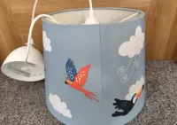 Lampa sufitowa Ikea do pokoju dzieciecego + żarówka — ujęcie 5