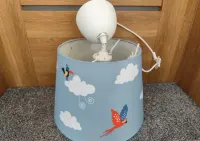 Lampa sufitowa Ikea do pokoju dzieciecego + żarówka — ujęcie 2