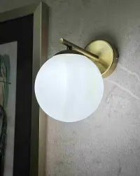 Lampa sufitowa + kinkiet ze szkła opalowego WESTWING collection — ujęcie 2
