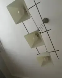 Lampa sufitowa na 3 żarówki, żyrandol — ujęcie 3