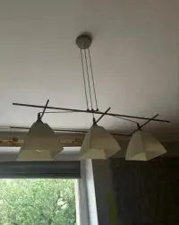 Lampa sufitowa na 3 żarówki, żyrandol — ujęcie 4