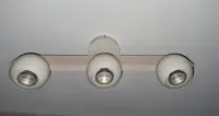 Lampa sufitowa,ramki oraz oświetlenie podszafkowe — ujęcie 2