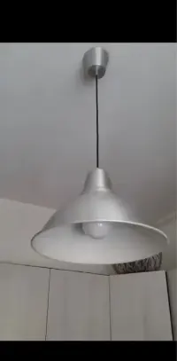 Lampa sufitowa srebrna — ujęcie 2