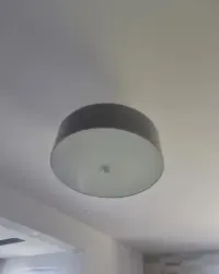 Lampa sufitowa w kolorze szarym — ujęcie 4