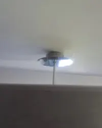 Lampa sufitowa w kolorze szarym — ujęcie 3