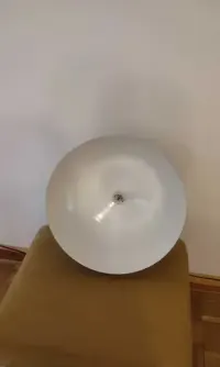 Lampa sufitowa w stylu industrialnym — ujęcie 3
