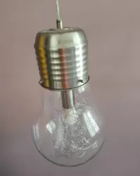 Lampa sufitowa żarówka — ujęcie 2