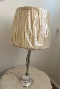 Lampa sypialniana glamour NOWA — ujęcie 2