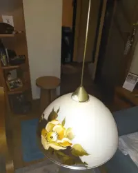 Lampa szklana malowane kwiaty — ujęcie 3
