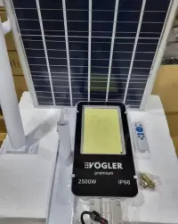 Lampa Uliczna Solarna VÖGLER GmBh wersja PREMIUM 2500W, latarnia — ujęcie 2