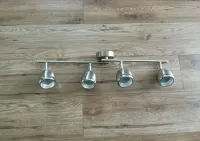 Lampa wisząca Action Wofi zintegrowane źródło LED

REFLEKTOR KIERUNKOW — ujęcie 3