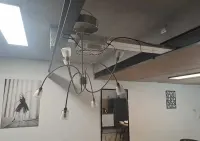 Lampa wisząca IKEA KRYSSBO z żarówkami LED i transformatorem — ujęcie 2