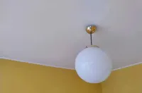 Lampa wisząca kula biała — ujęcie 3