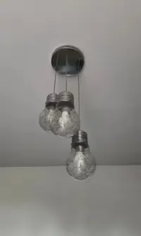 Lampa wisząca obudowa srebrna — ujęcie 2