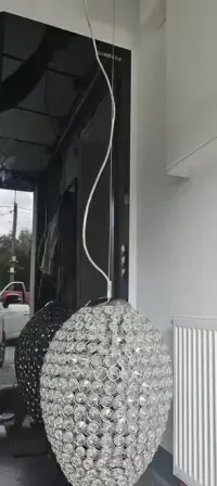 Lampa wisząca z krysztalkami — ujęcie 2