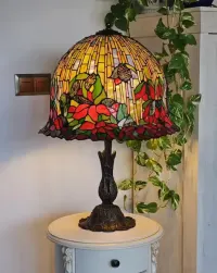 Lampa Witrazowa Lotos.Podstawa Mosiadz.Stan Idealny — ujęcie 3