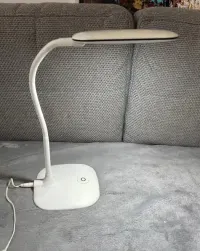 Lampka biurkowa led — ujęcie 2