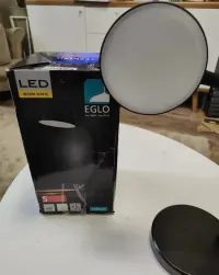 Lampka biurkowa Led ciepła biel Eglo — ujęcie 3